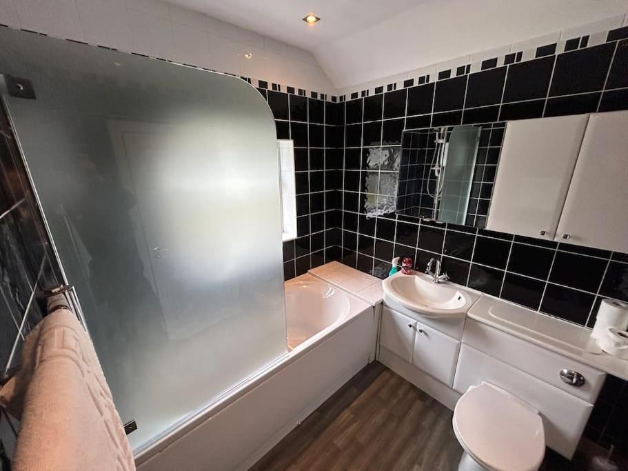Modern & Spacious 4 Bedroom Home Crewe Εξωτερικό φωτογραφία