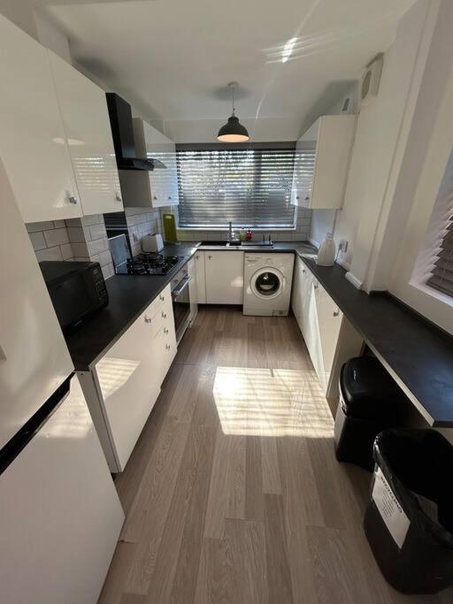Modern & Spacious 4 Bedroom Home Crewe Εξωτερικό φωτογραφία