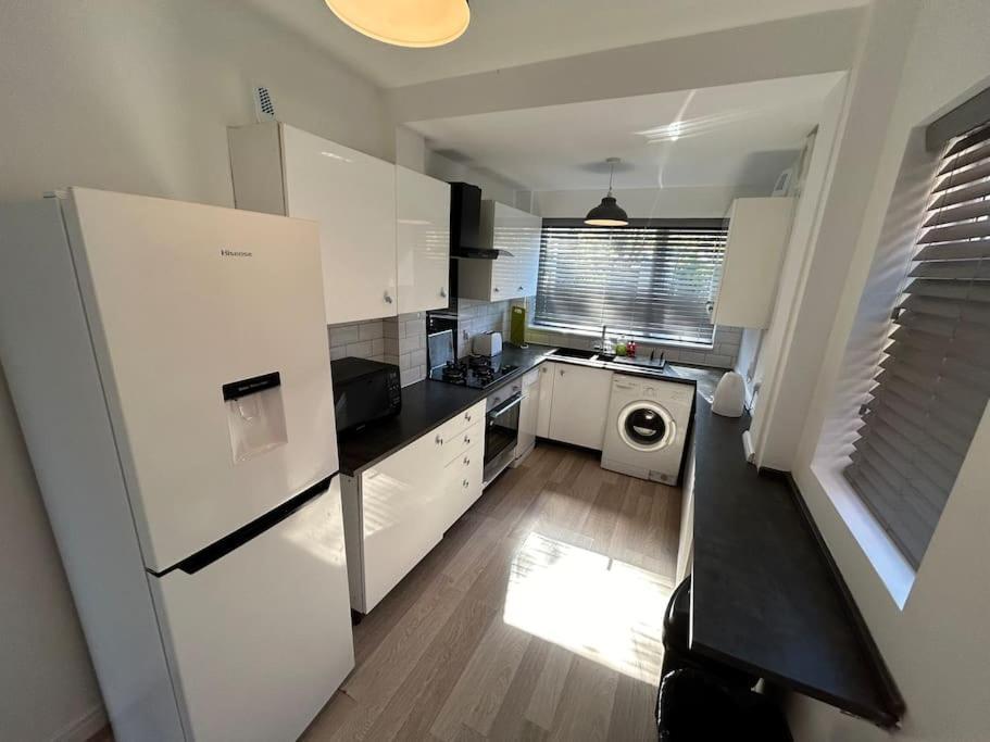 Modern & Spacious 4 Bedroom Home Crewe Εξωτερικό φωτογραφία