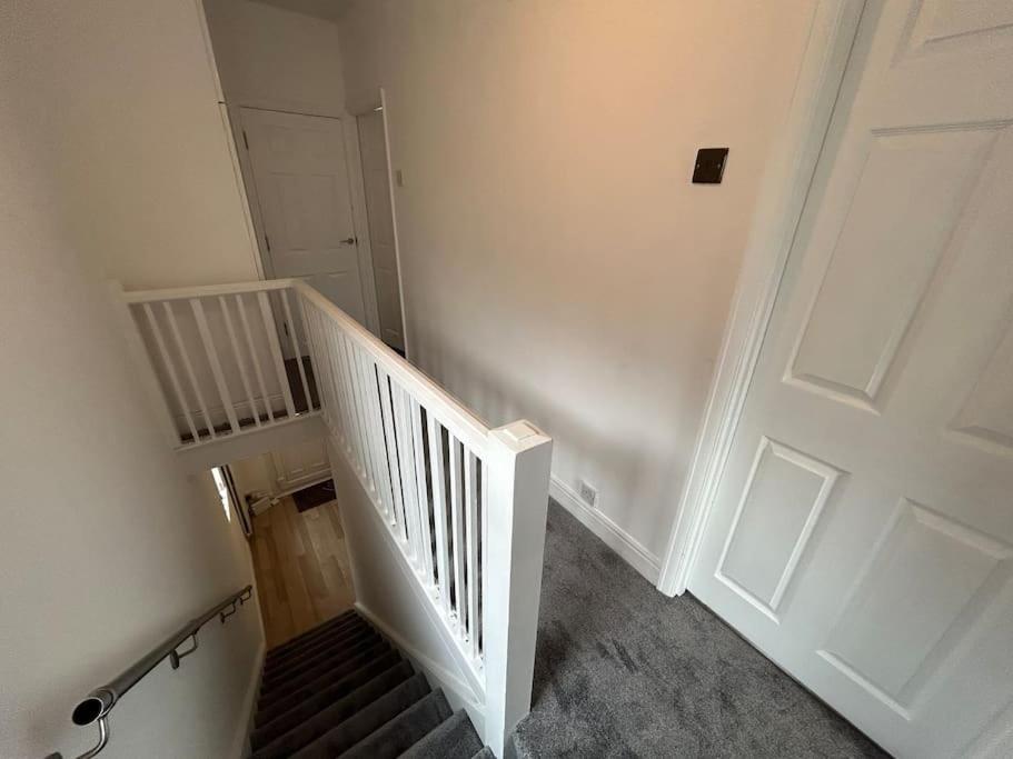Modern & Spacious 4 Bedroom Home Crewe Εξωτερικό φωτογραφία